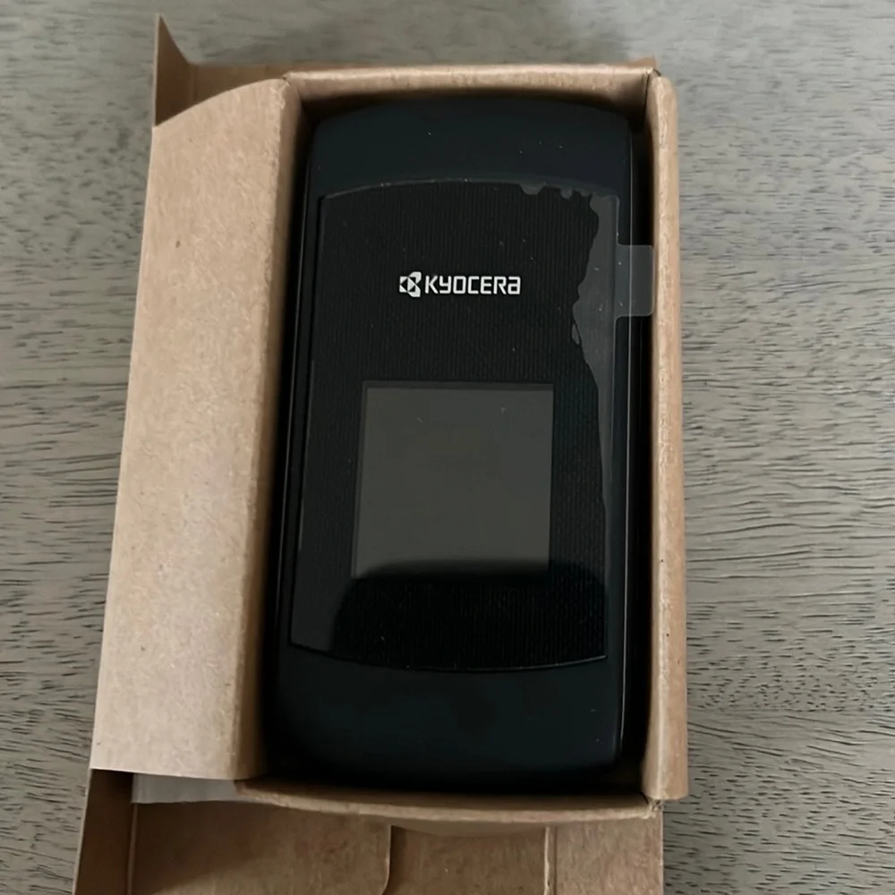 Sprint Kyocera Kona Flip Phone New in Box